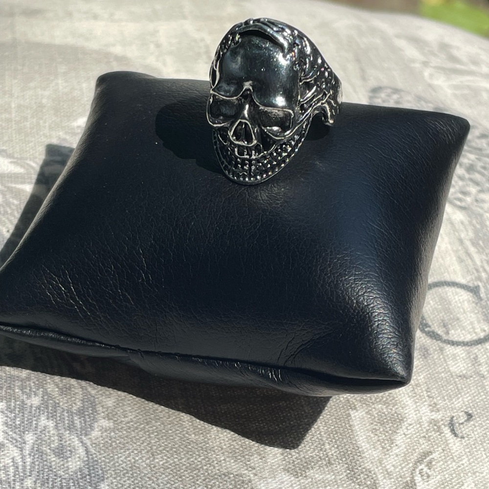 Silver skull head ring